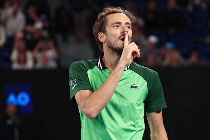 Daniil Medvedev Beats Alexander Zverev in Australian Open Semi-final to Reach Final