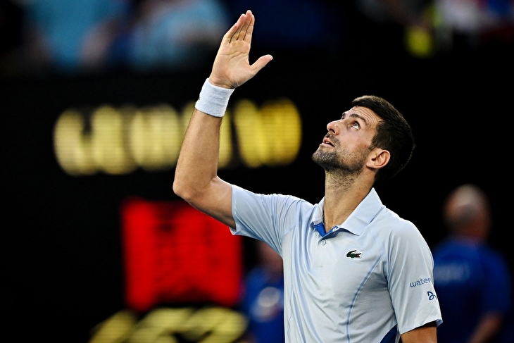 Novak Djokovic advances to Australian Open semifinals